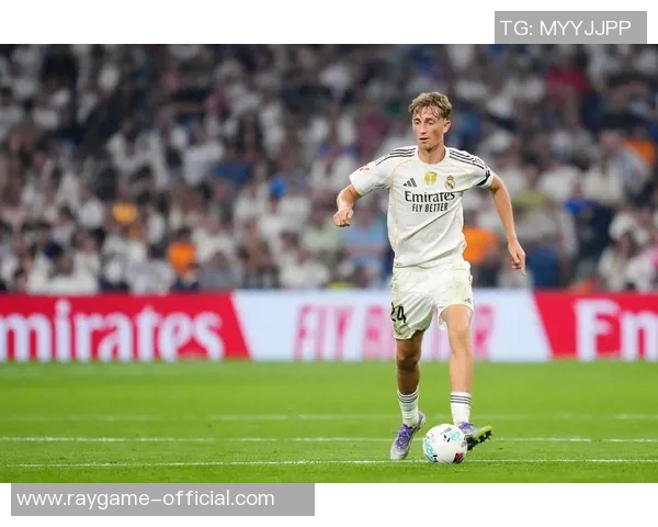 足总杯波尔图大胜皇马红牌争议引发全场热议与激情 足总杯波尔图大胜皇马红牌争议引发全场热议与激情