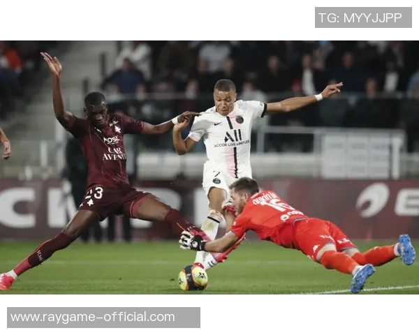 巴黎圣日耳曼与里昂激战成平局逆转瞬间点燃全场激情集锦回顾