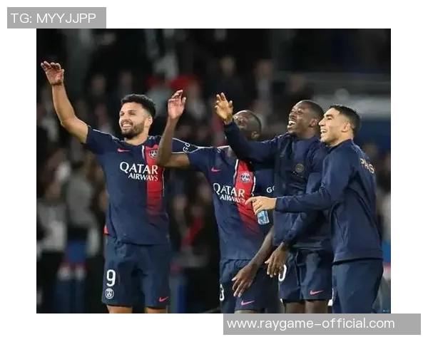 西甲激战拜仁与巴黎圣日耳曼鏖战至平局全场沸腾