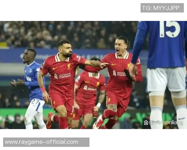 英超激战：里昂逆转利物浦神奇扑救引发争议判罚全场沸腾