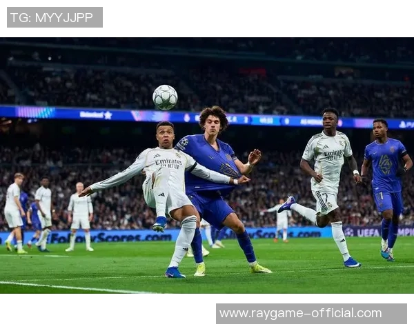 西甲激战:那不勒斯与本菲卡战平神奇扑救引发全场欢呼与转会热议 西甲激战:那不勒斯与本菲卡战平神奇扑救引发全场欢呼与转会热议